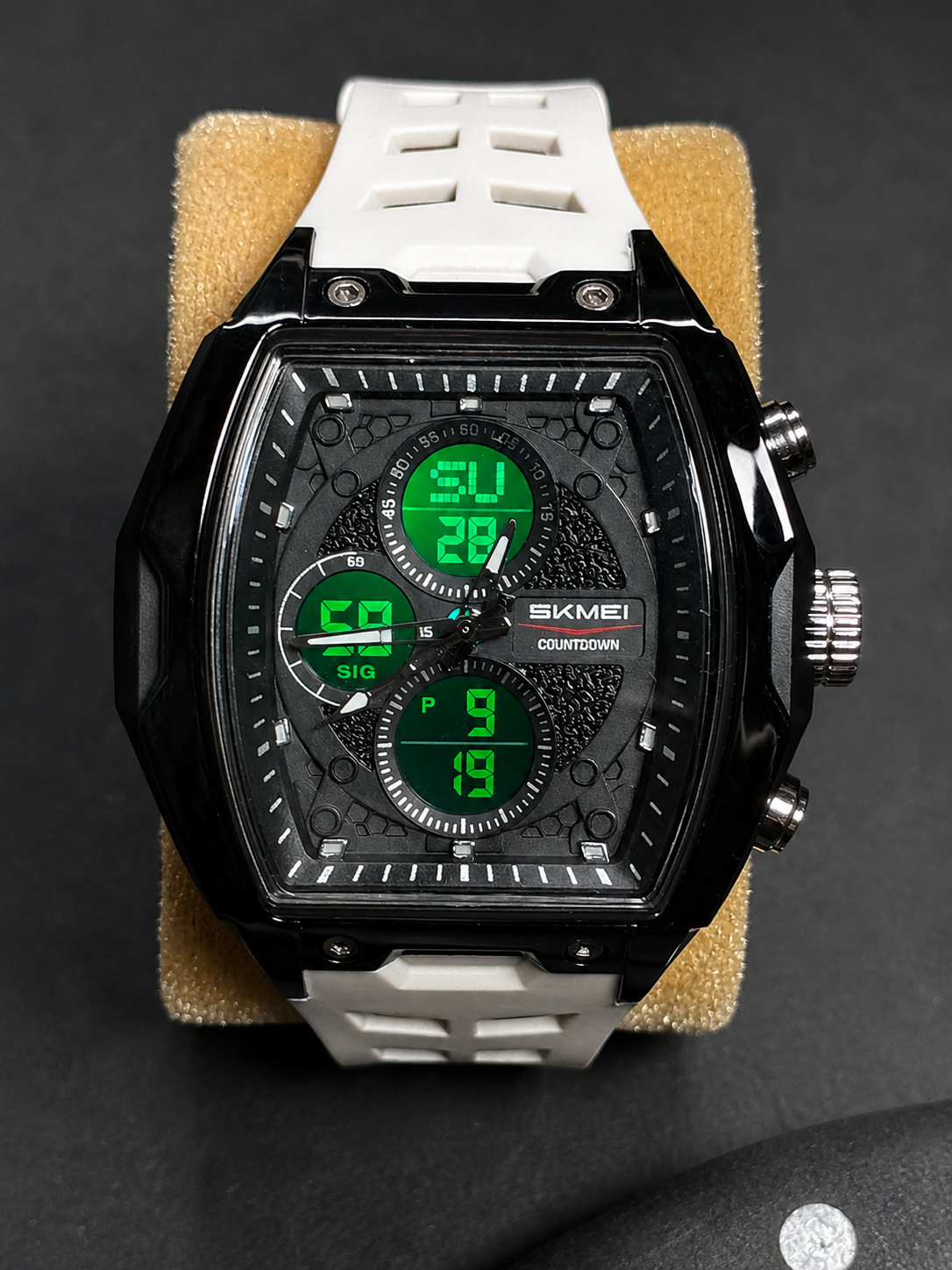 Dual Display Digital-Analog - Black Dial